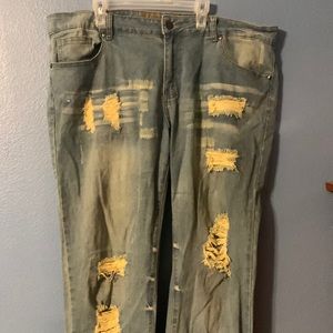 ❤️EUC plus distressed jeans